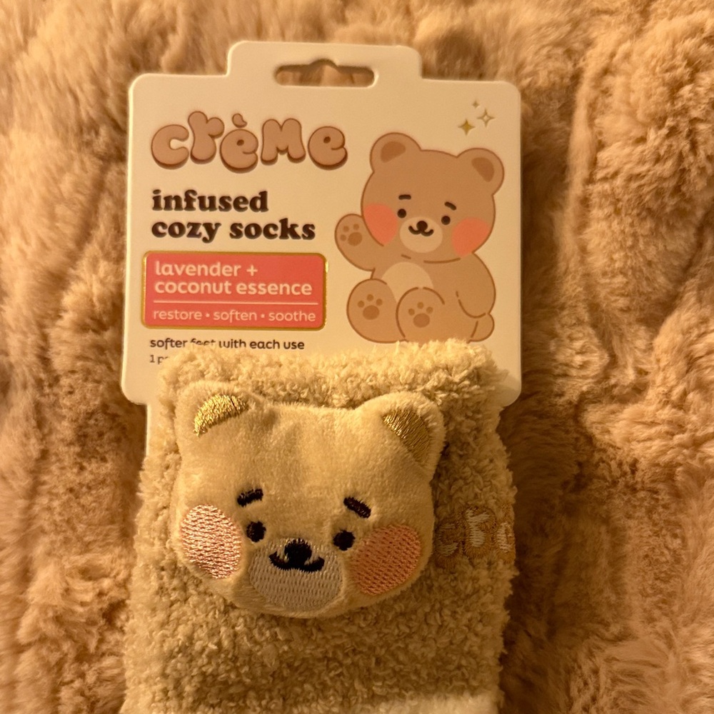 Creme Shop infused Cozy Socks lavender + coconut essence - Picture 2 of 3